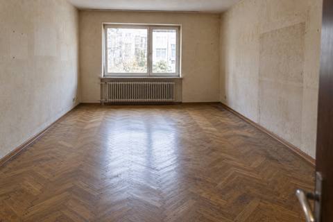 Derselbe Raum nach der Entrümpelung, leer und besenrein übergeben